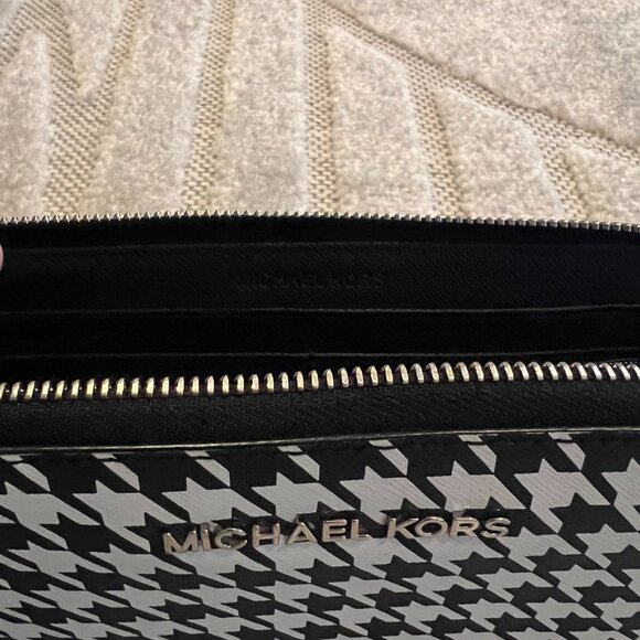 Michael Kors Black + White Large Leather Houndstooth Wallet w/ Silver Hardware - Picture 4 of 7
